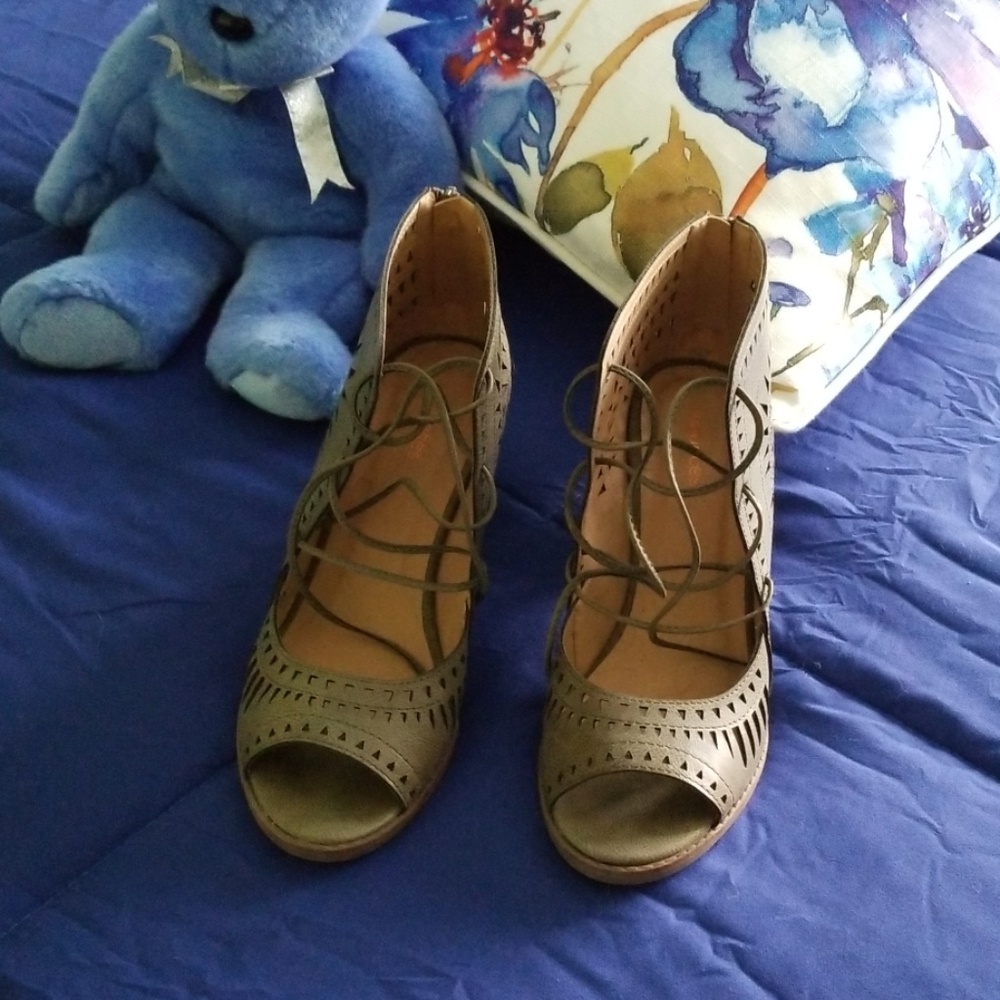 Maurice's size 8 1/2 shoes